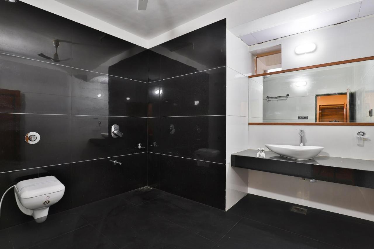 Oyo 23540 Hotel Suryakant Rajkot Eksteriør billede