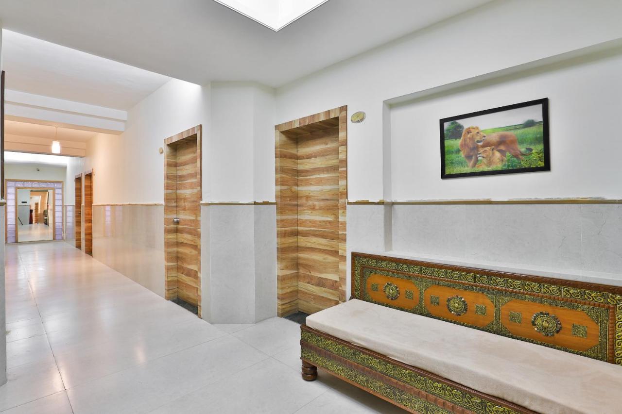 Oyo 23540 Hotel Suryakant Rajkot Eksteriør billede