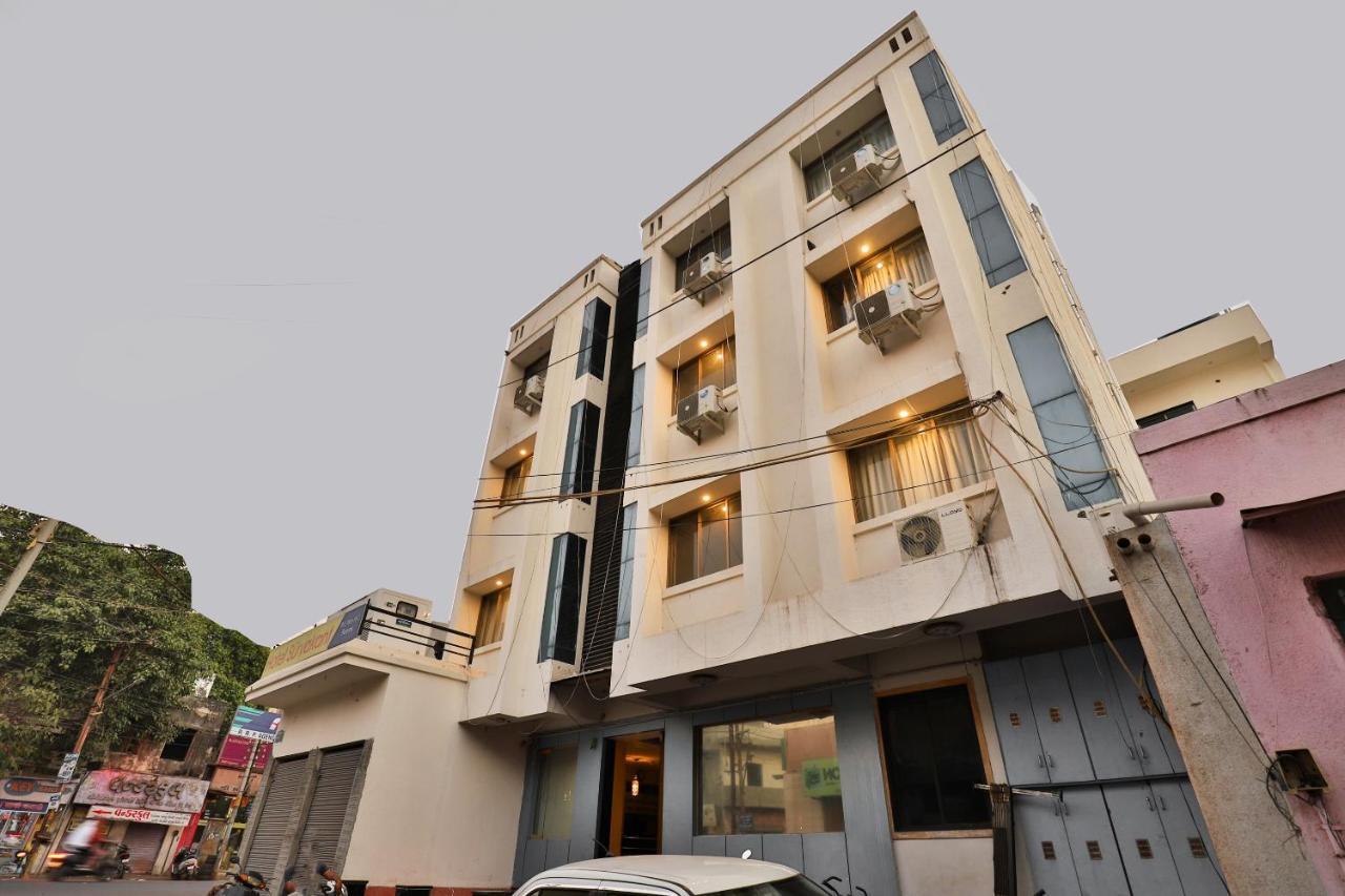 Oyo 23540 Hotel Suryakant Rajkot Eksteriør billede