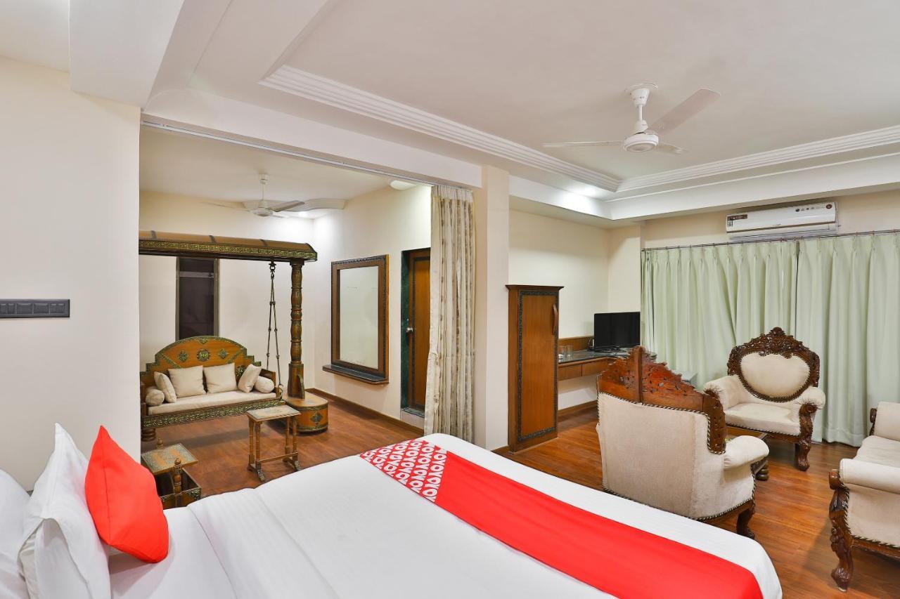 Oyo 23540 Hotel Suryakant Rajkot Eksteriør billede