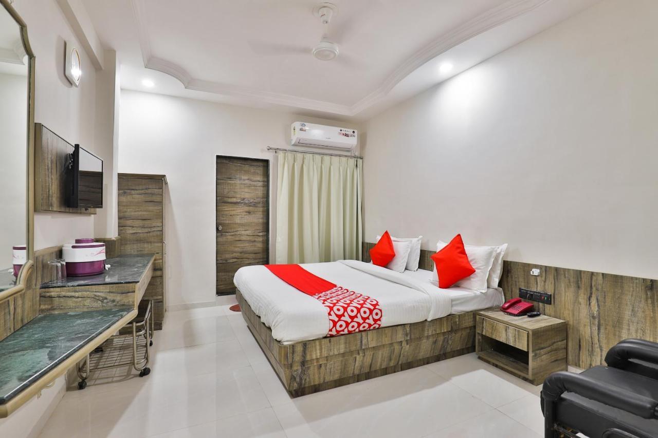 Oyo 23540 Hotel Suryakant Rajkot Eksteriør billede