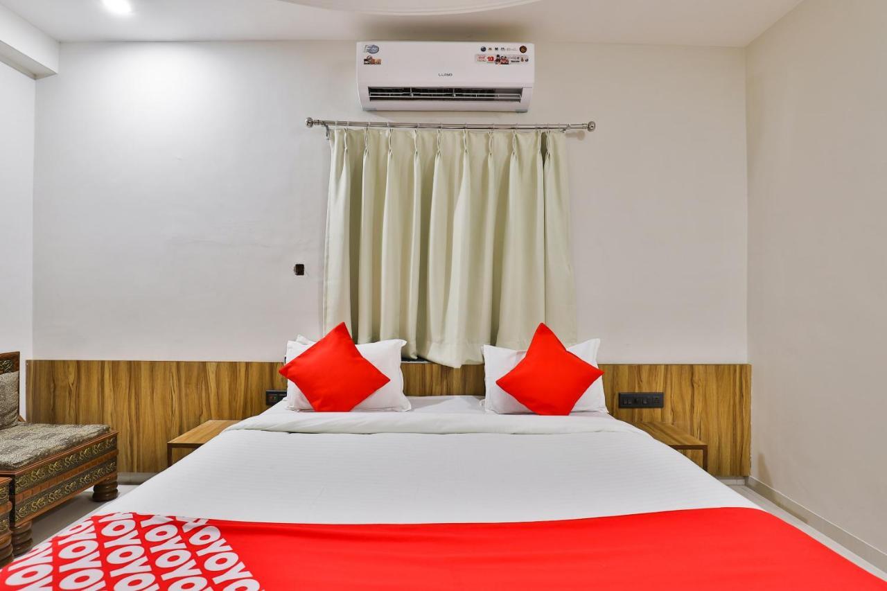Oyo 23540 Hotel Suryakant Rajkot Eksteriør billede