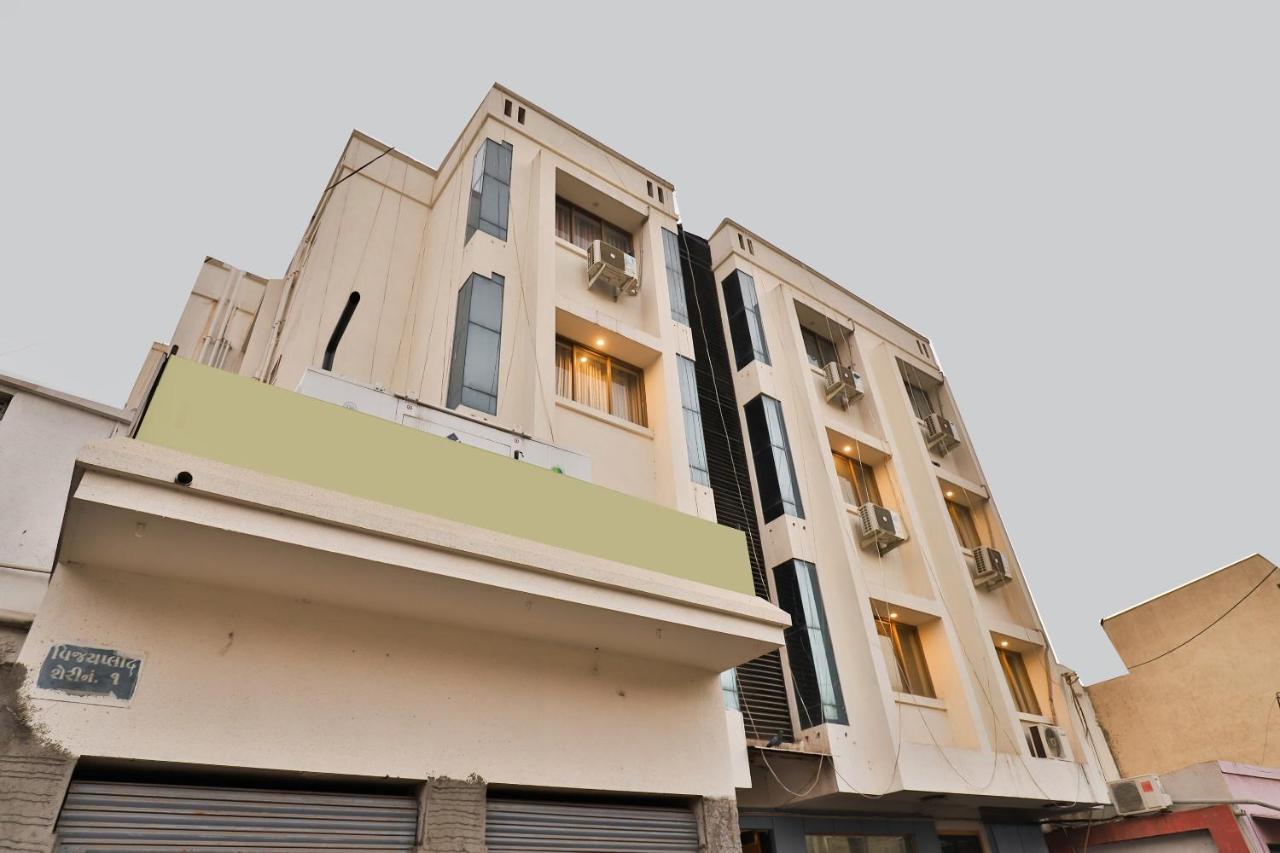 Oyo 23540 Hotel Suryakant Rajkot Eksteriør billede