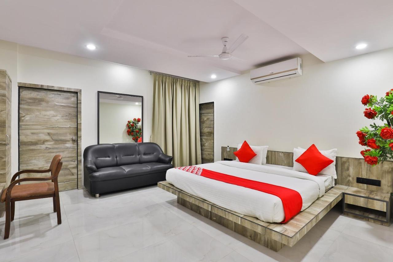 Oyo 23540 Hotel Suryakant Rajkot Eksteriør billede
