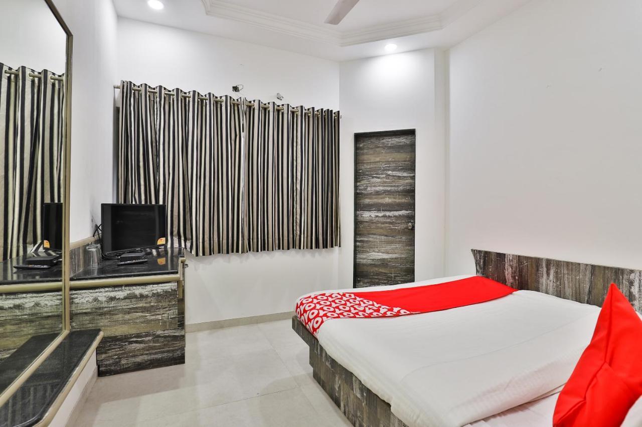 Oyo 23540 Hotel Suryakant Rajkot Eksteriør billede