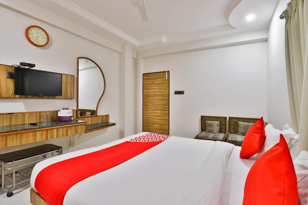 Oyo 23540 Hotel Suryakant Rajkot Eksteriør billede
