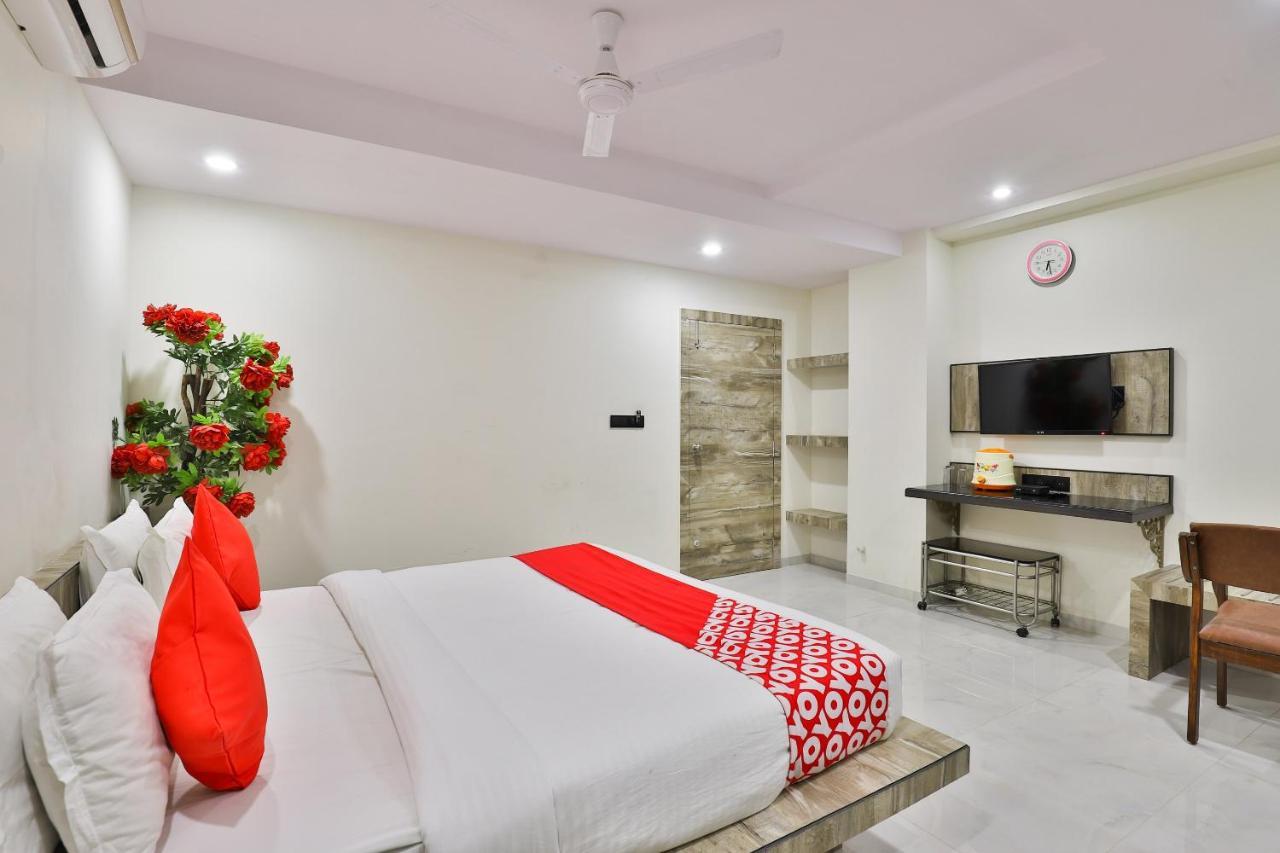 Oyo 23540 Hotel Suryakant Rajkot Eksteriør billede
