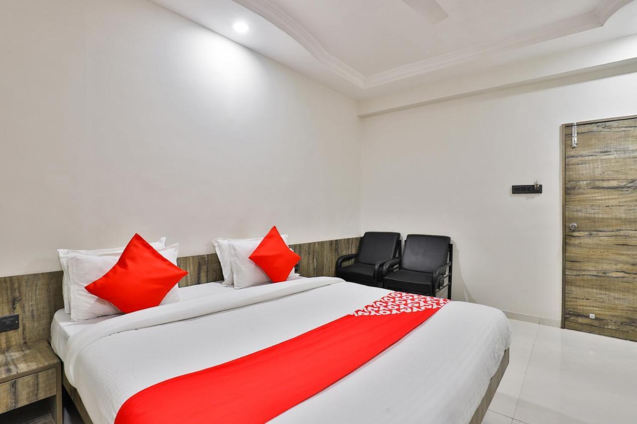 Oyo 23540 Hotel Suryakant Rajkot Eksteriør billede