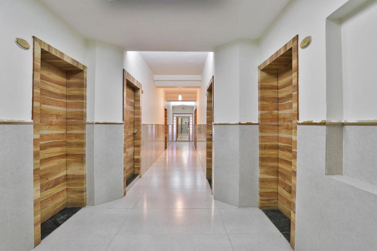 Oyo 23540 Hotel Suryakant Rajkot Eksteriør billede