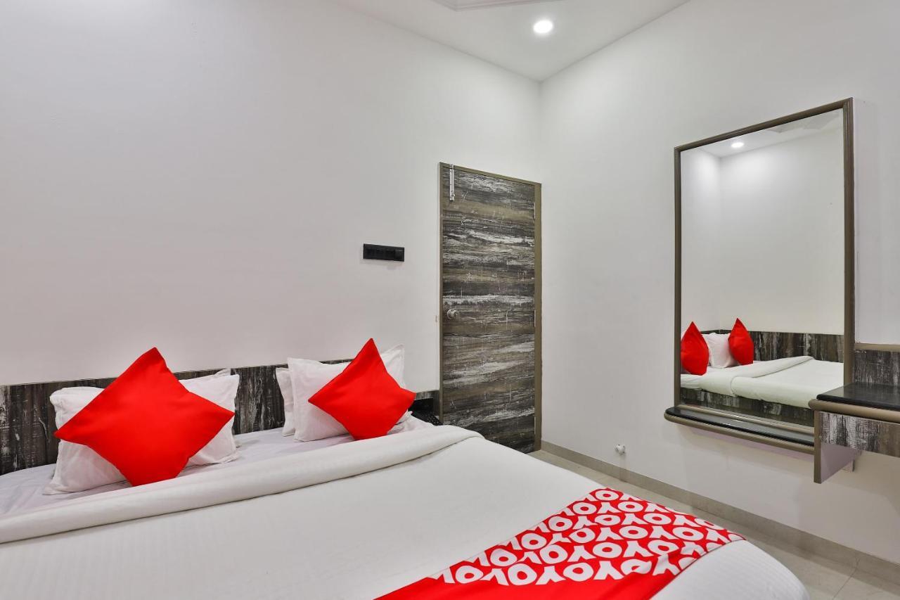 Oyo 23540 Hotel Suryakant Rajkot Eksteriør billede
