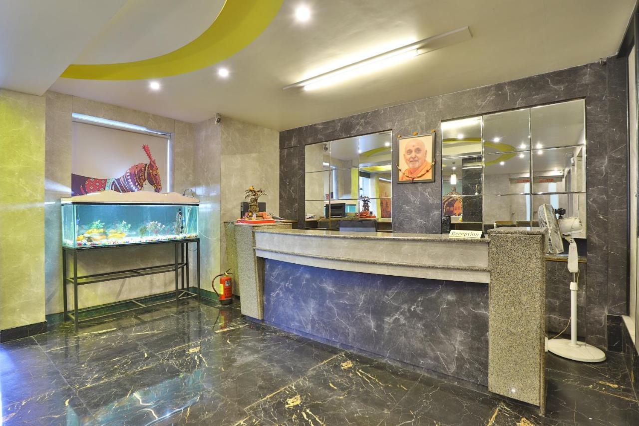 Oyo 23540 Hotel Suryakant Rajkot Eksteriør billede